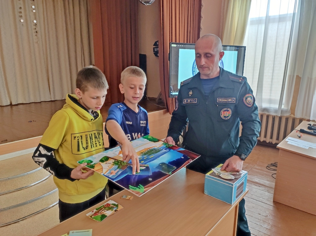 Безопасные каникулы со спасателями