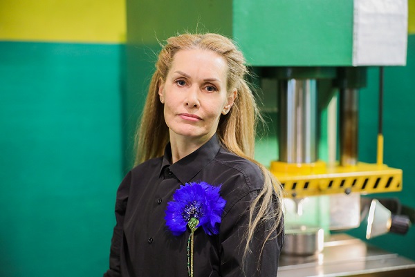 Эксклюзивная брошь сделана ее руками