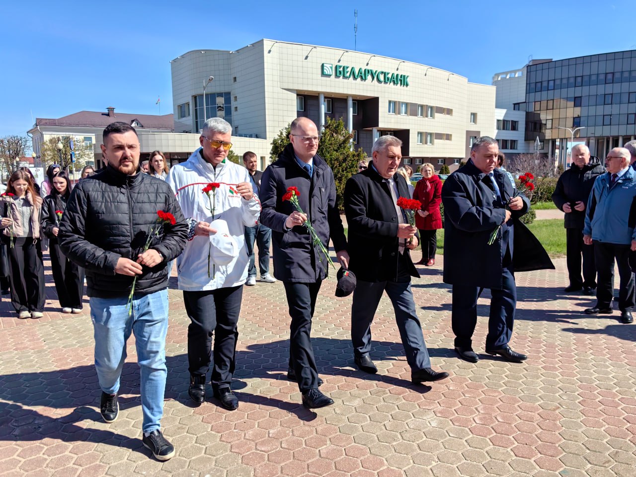 Уважая историю своей страны