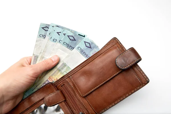 Раздавал деньги… не просто так