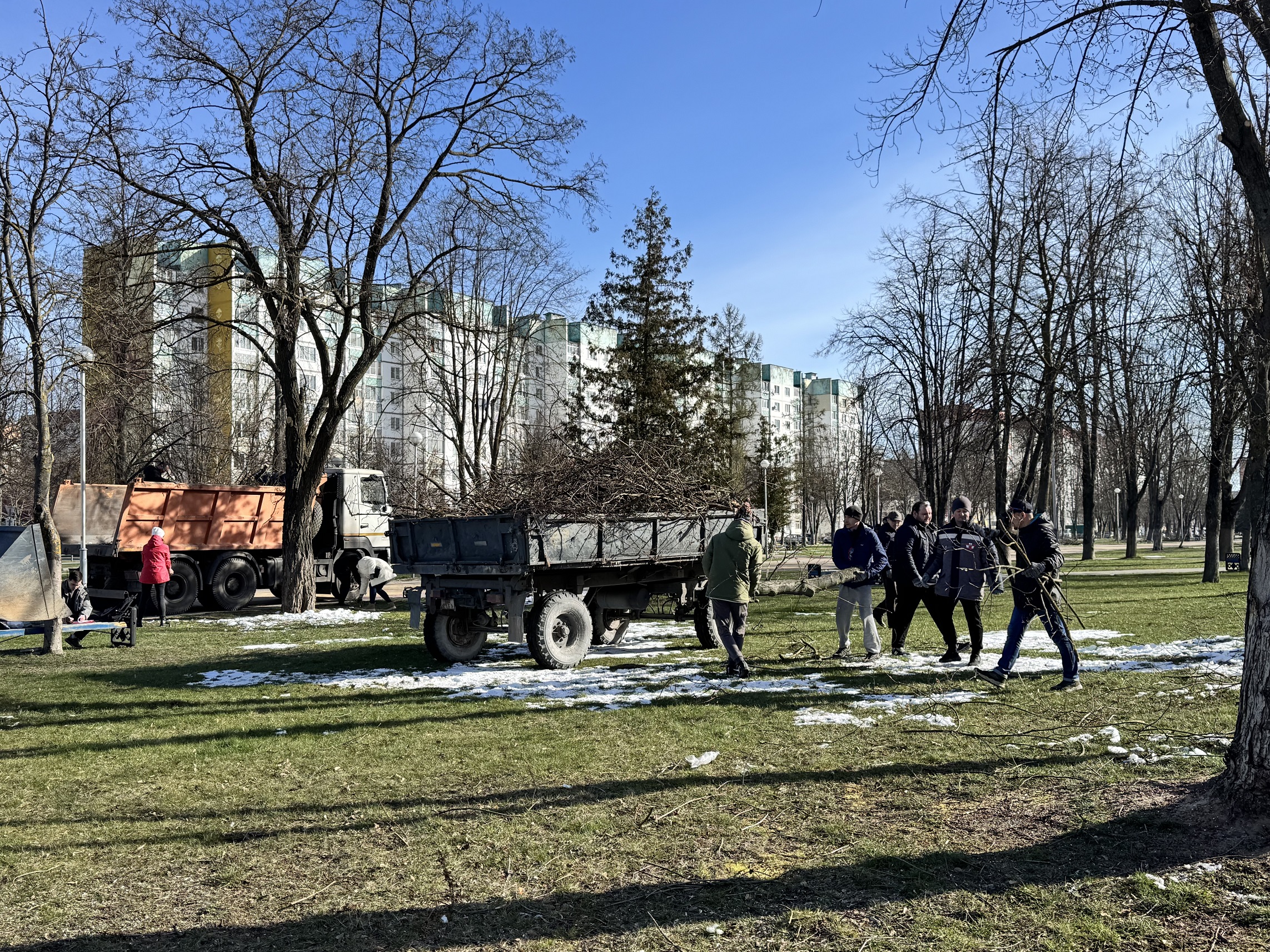 Кипит работа на бульваре Металлургов